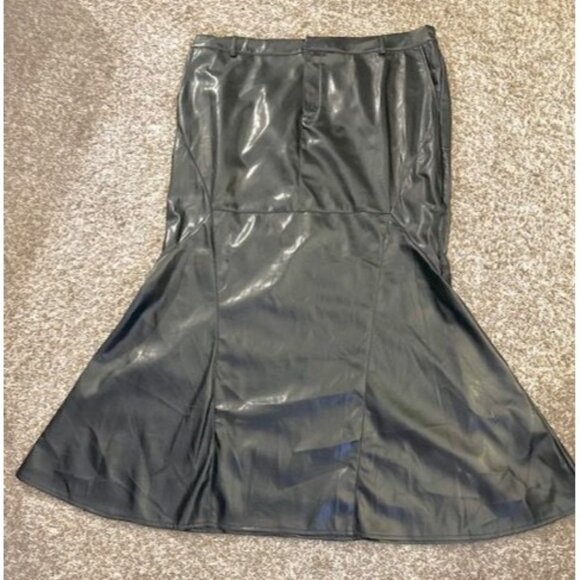 Forever 21 NWT Black Vegan Leather Mermaid Flattering Sleek Flare Midi Skirt 3X - Picture 5 of 9